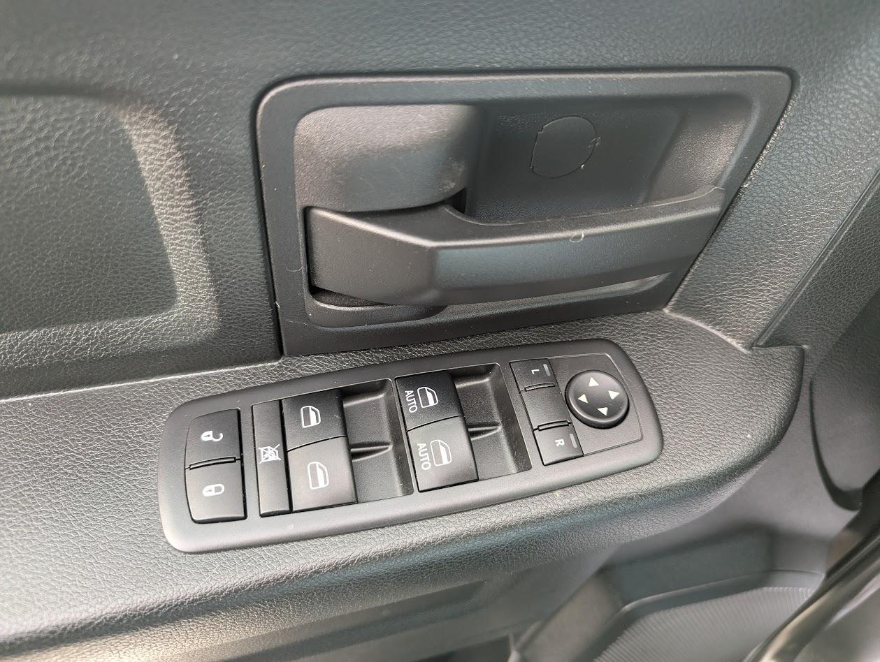 RAM 1500 Tradesman Quad Cab 4WD 2017