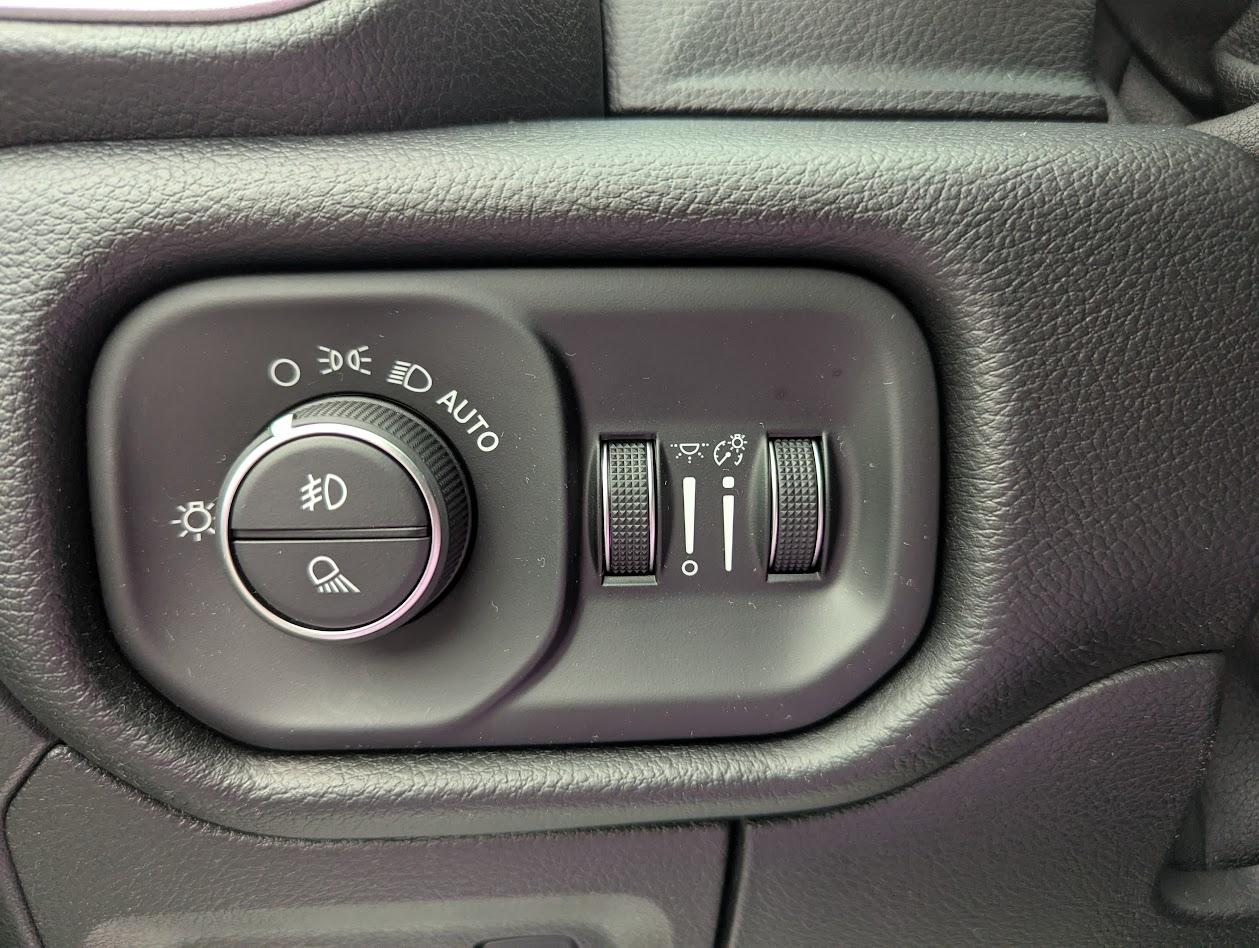 RAM 1500 Big Horn Crew Cab SWB 4WD 2019