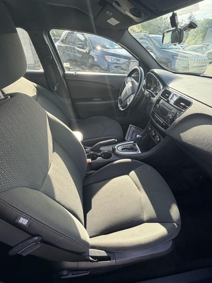 Chrysler 200 Touring 2011