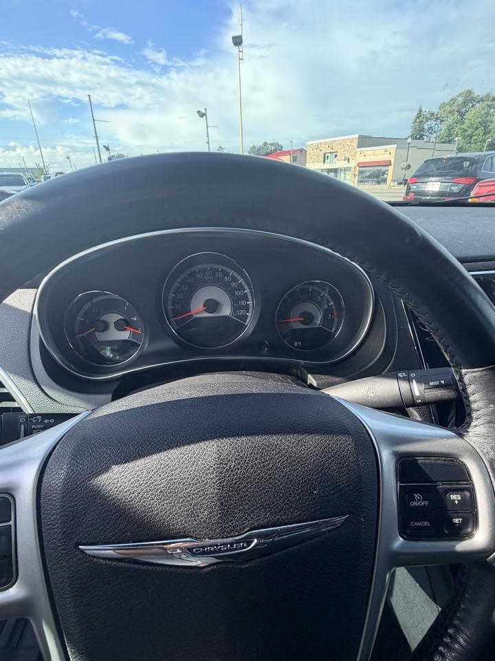 Chrysler 200 Touring 2011