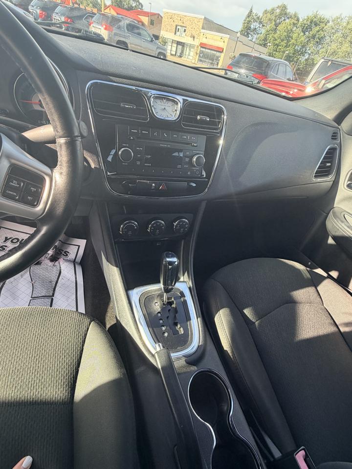Chrysler 200 Touring 2011