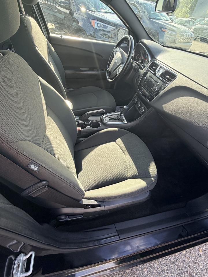 Chrysler 200 Touring 2011