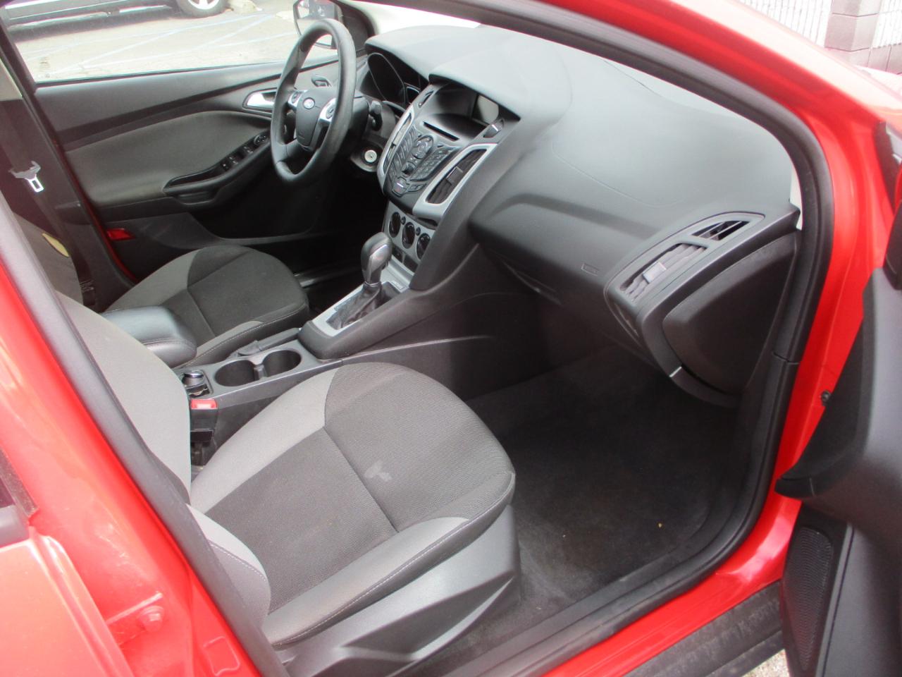 Ford Focus SE Sedan 2014