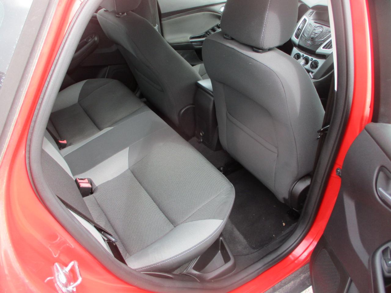 Ford Focus SE Sedan 2014