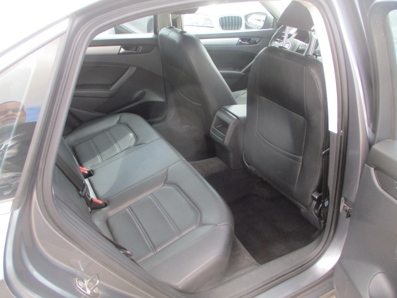 Volkswagen Passat 2.5L SE AT 2012