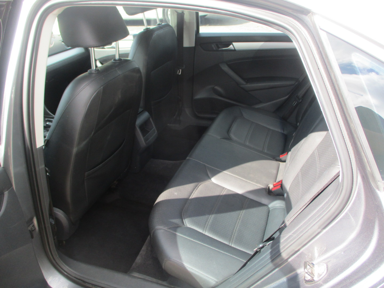 Volkswagen Passat 2.5L SE AT 2012