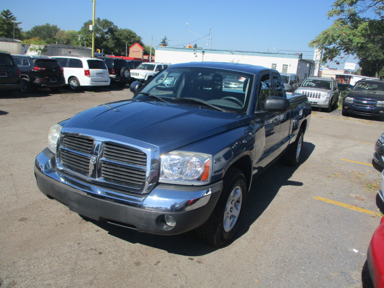 2005 Dodge Dakota SLT Club Cab photo 3