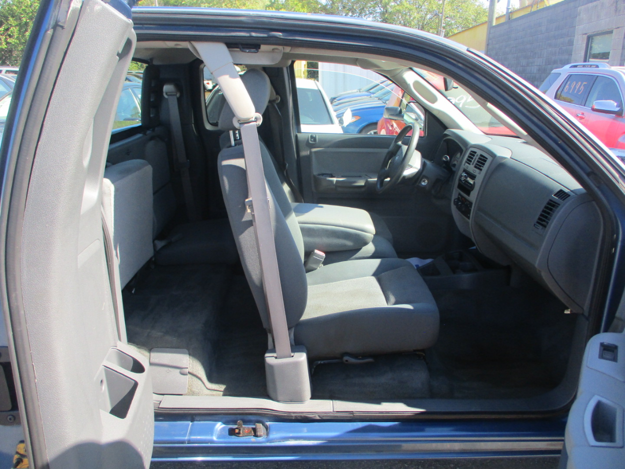 2005 Dodge Dakota SLT Club Cab photo 7