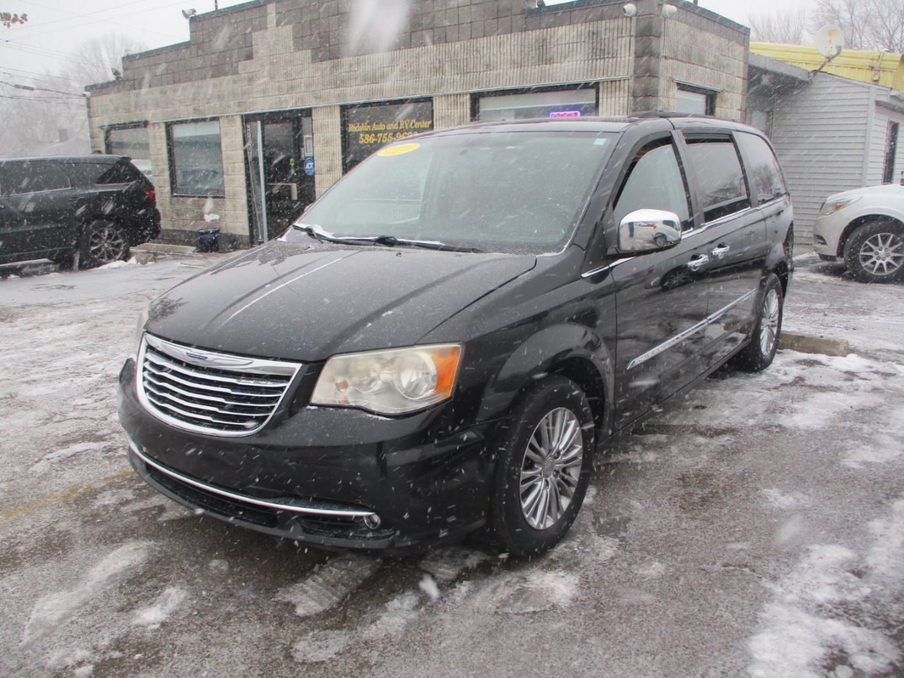 Chrysler Town & Country Touring-L 2013