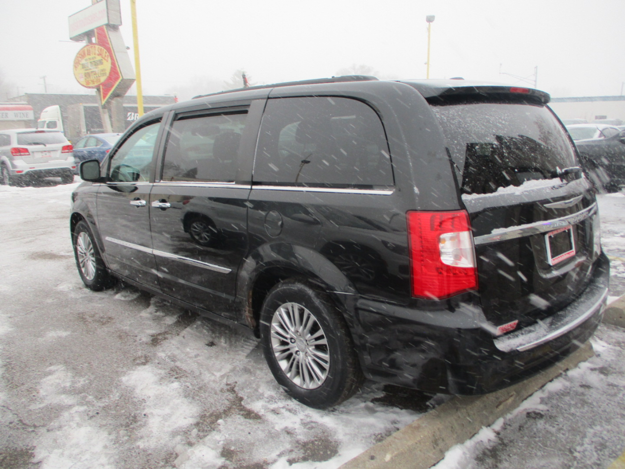Chrysler Town & Country Touring-L 2013
