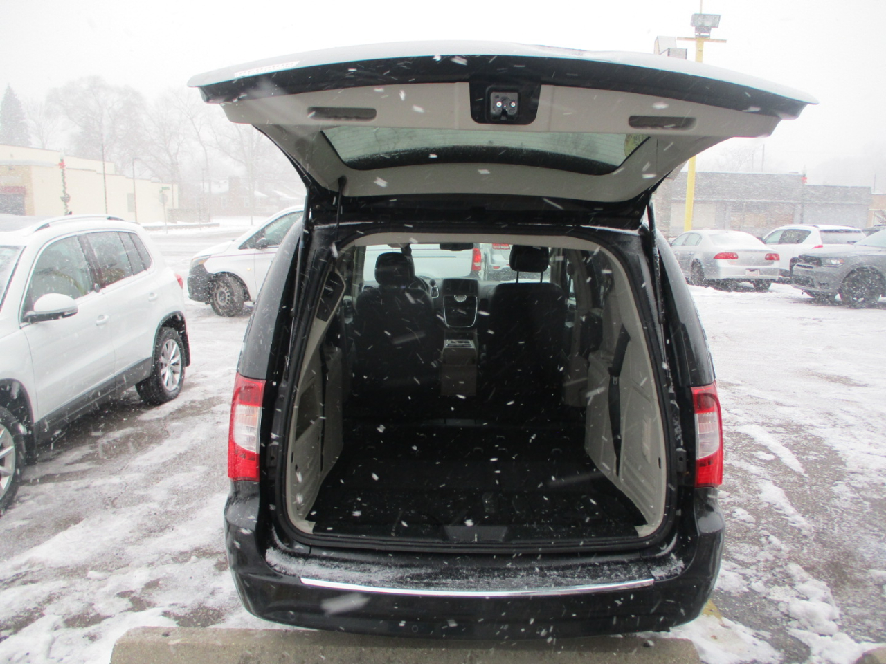 Chrysler Town & Country Touring-L 2013