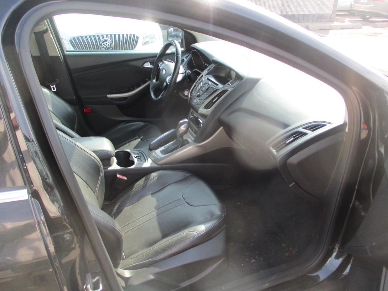 Ford Focus SEL Sedan 2012