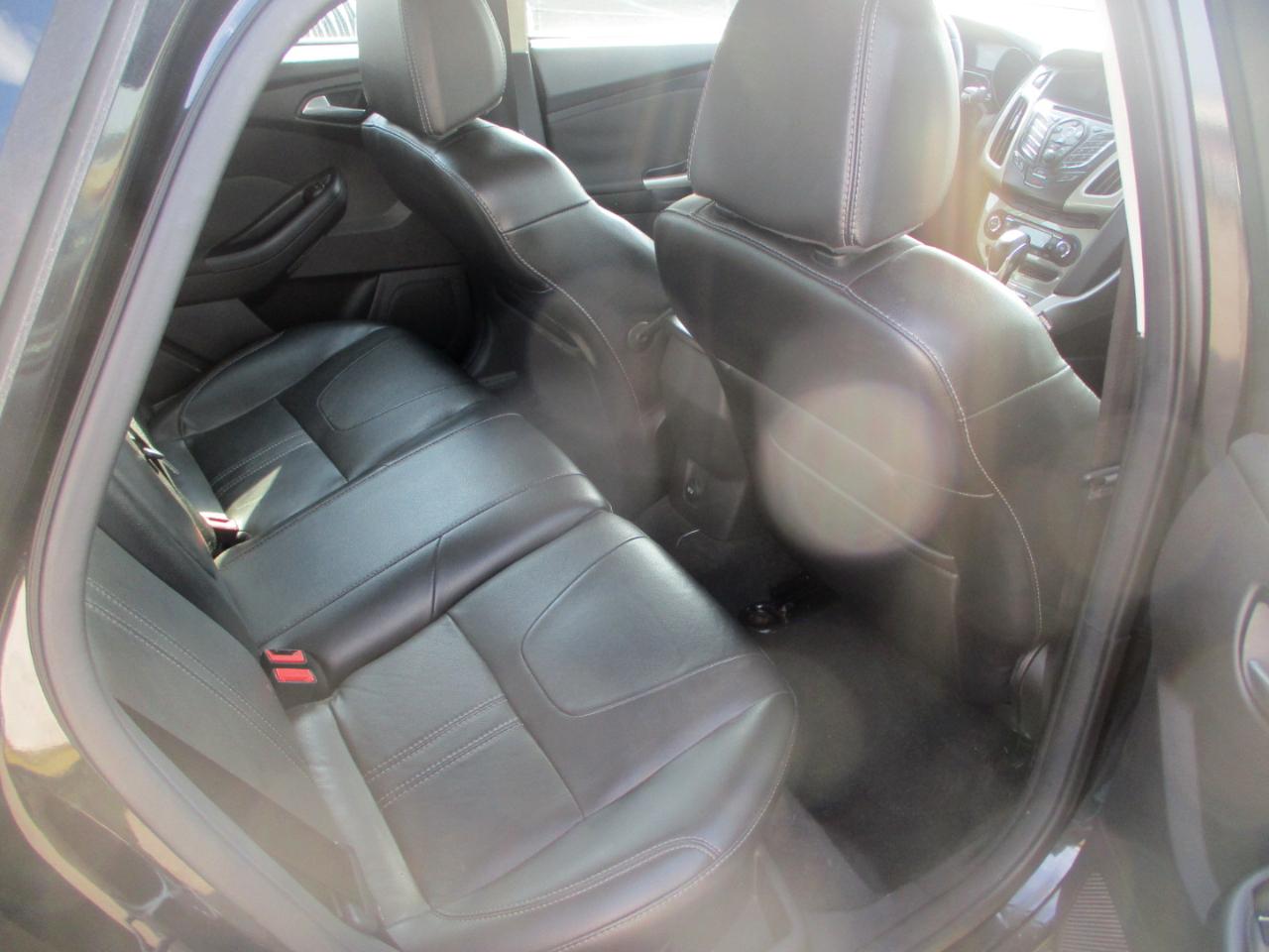 Ford Focus SEL Sedan 2012