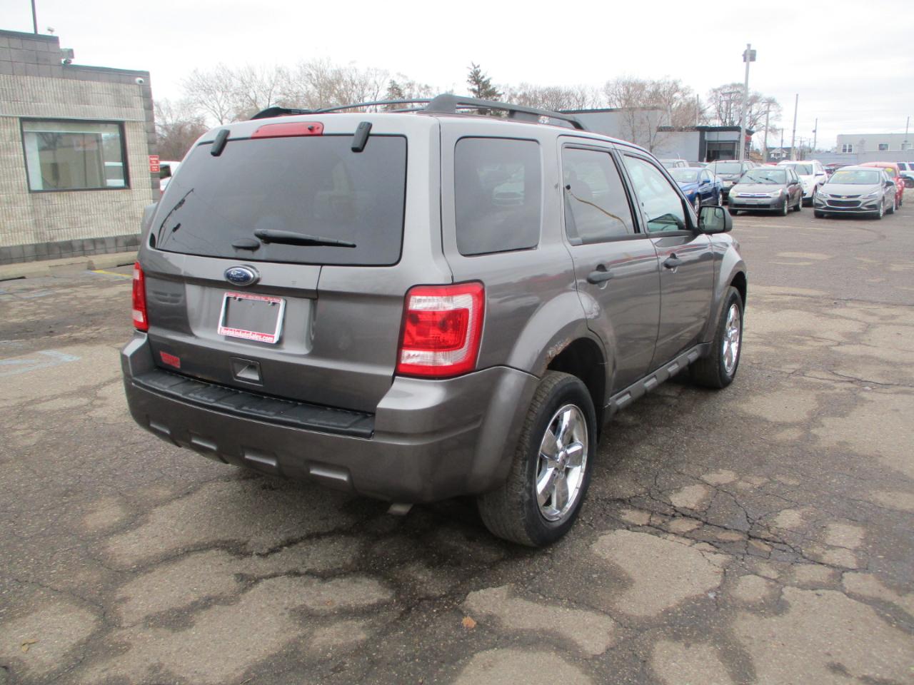 Ford Escape XLT FWD 2011