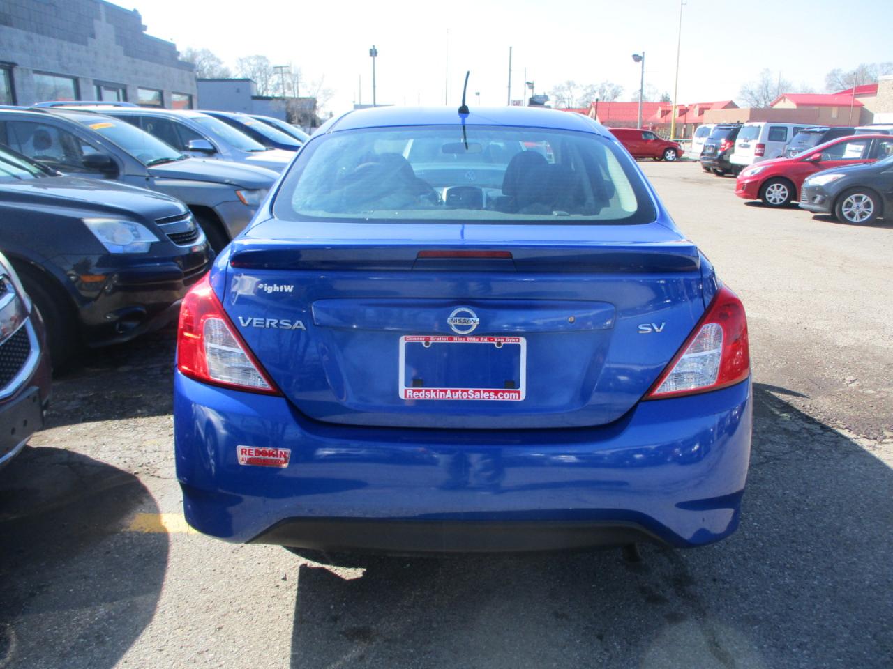 Nissan Versa 1.6 S 5M 2017