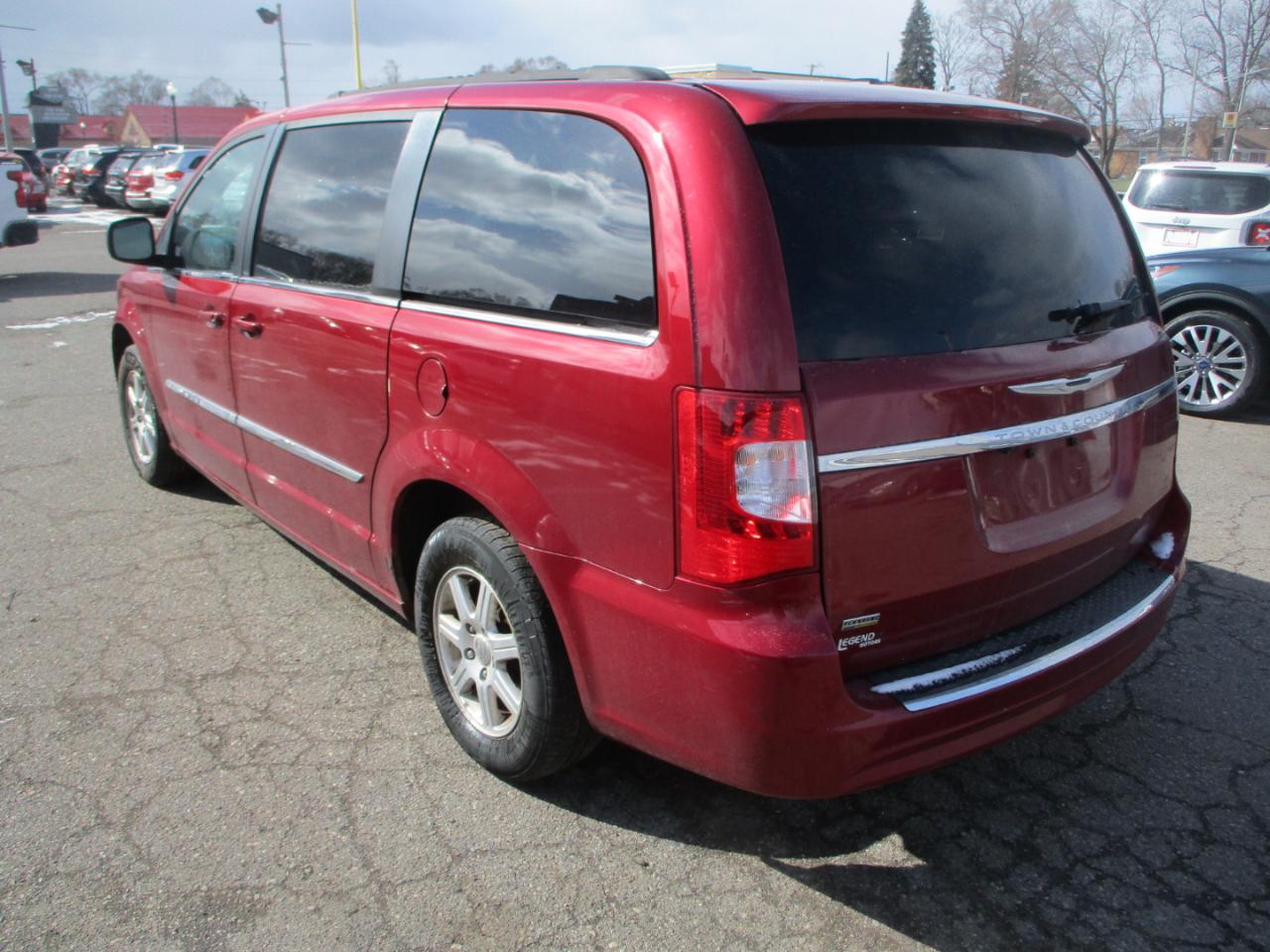 Chrysler Town & Country Touring 2013