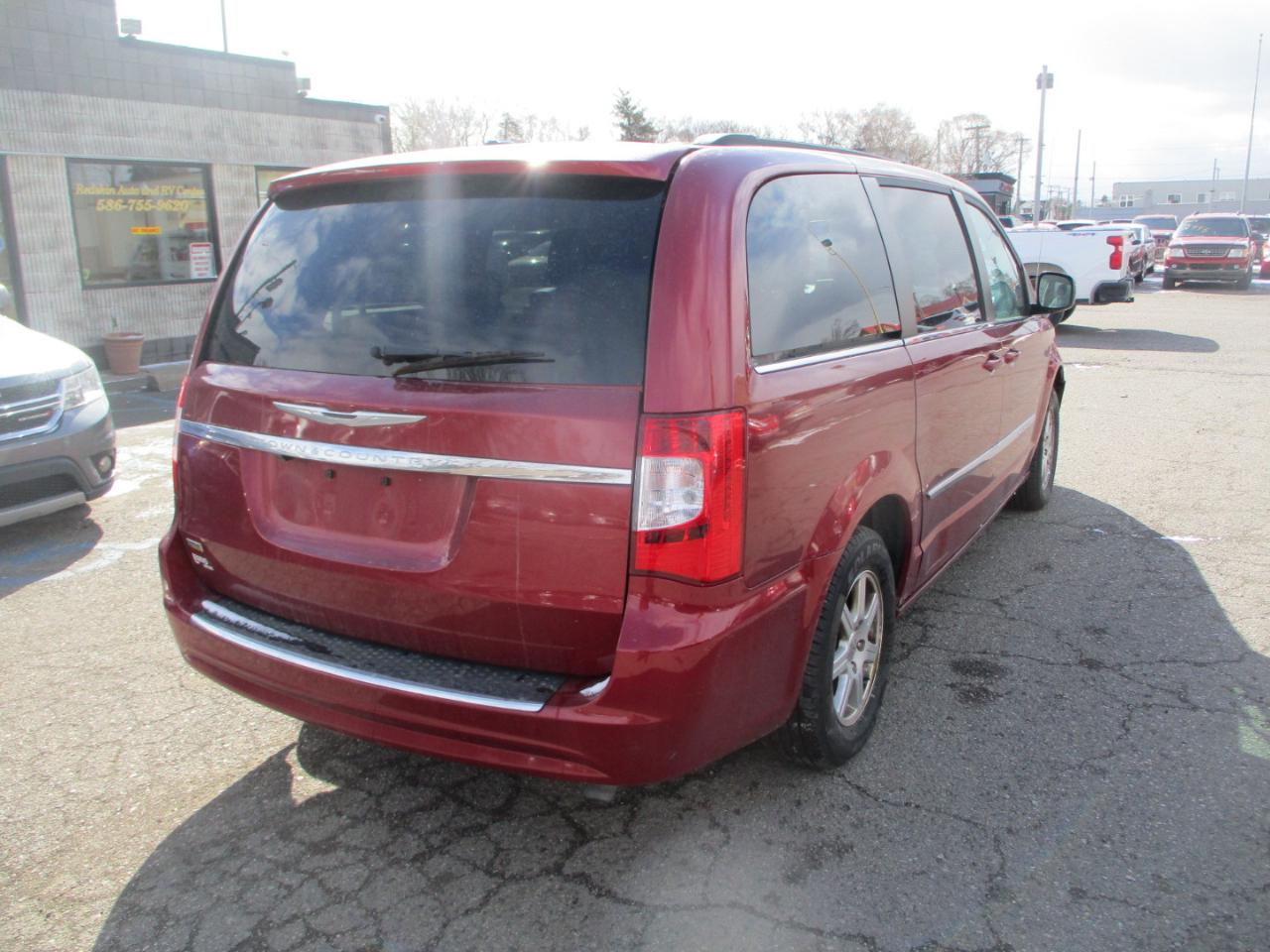 Chrysler Town & Country Touring 2013