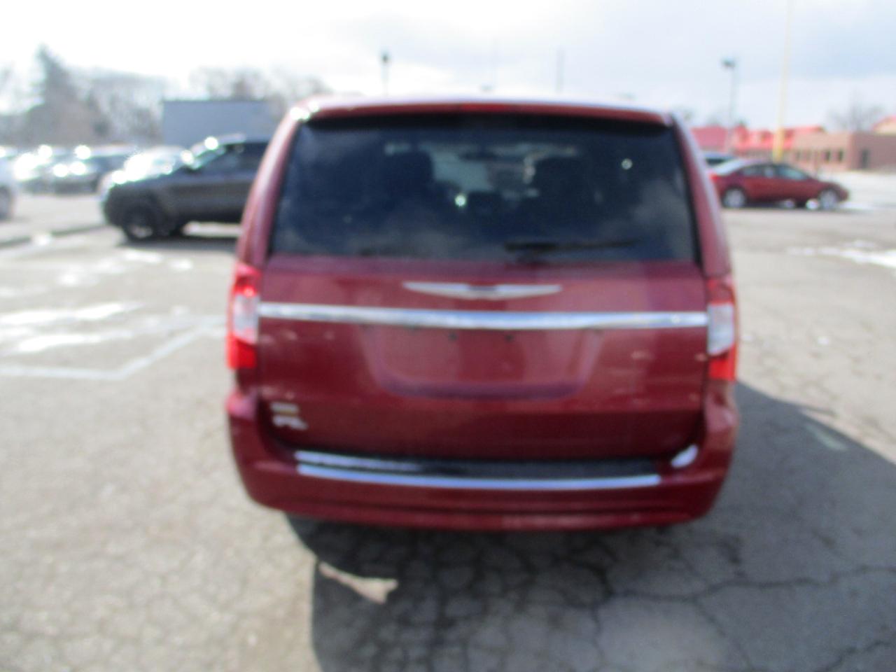 Chrysler Town & Country Touring 2013