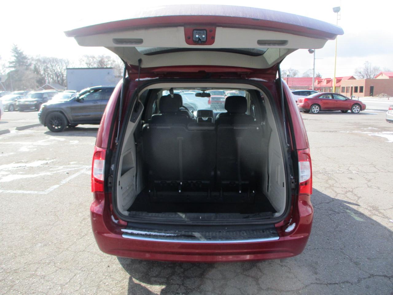 Chrysler Town & Country Touring 2013