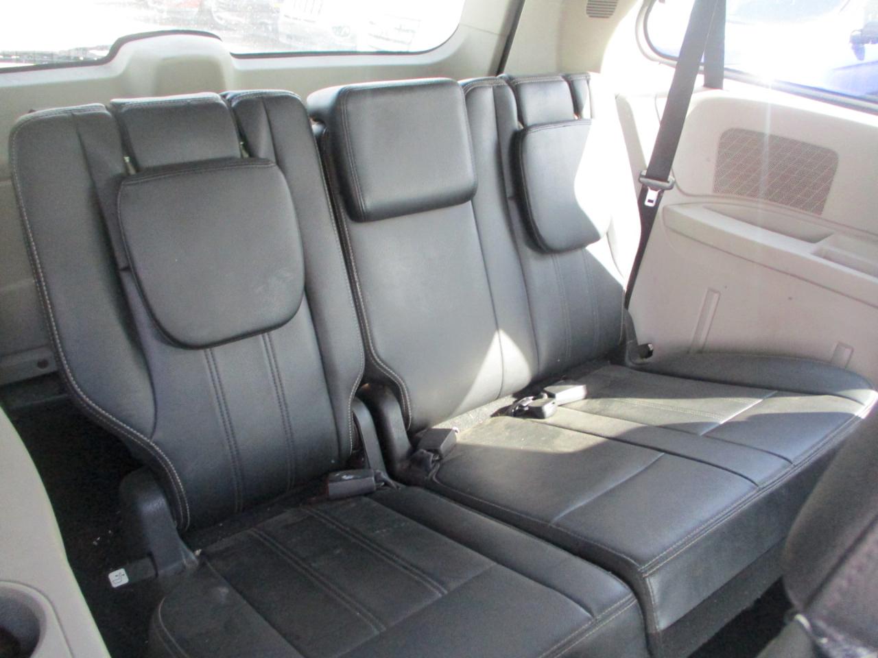 Chrysler Town & Country Touring 2013