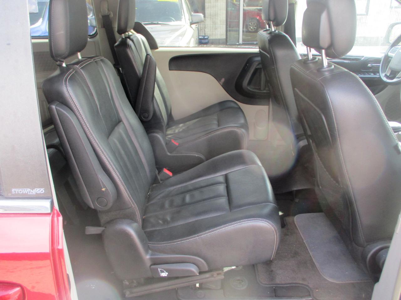 Chrysler Town & Country Touring 2013