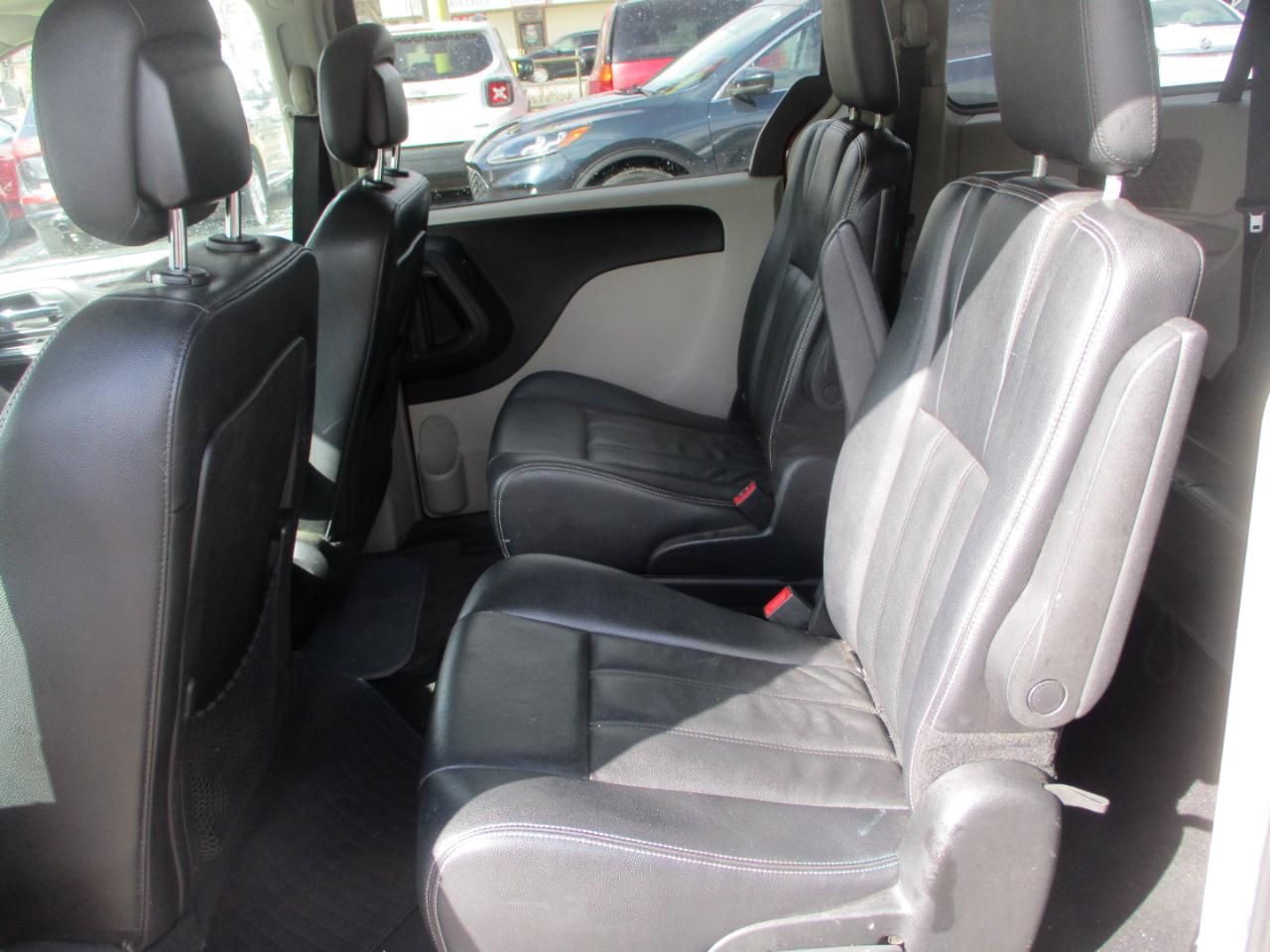 Chrysler Town & Country Touring 2013
