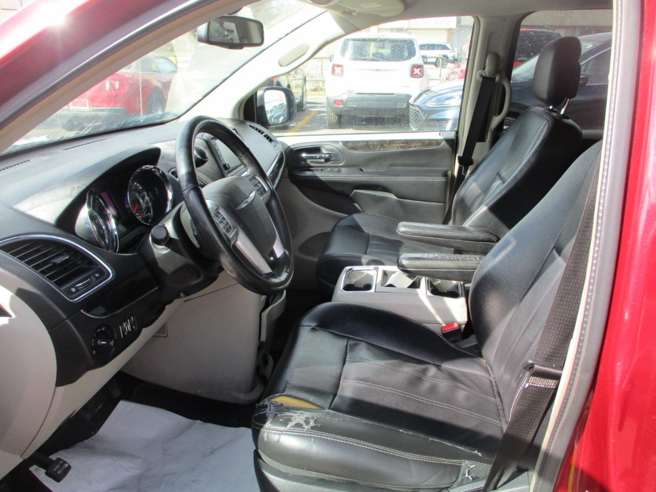 Chrysler Town & Country Touring 2013