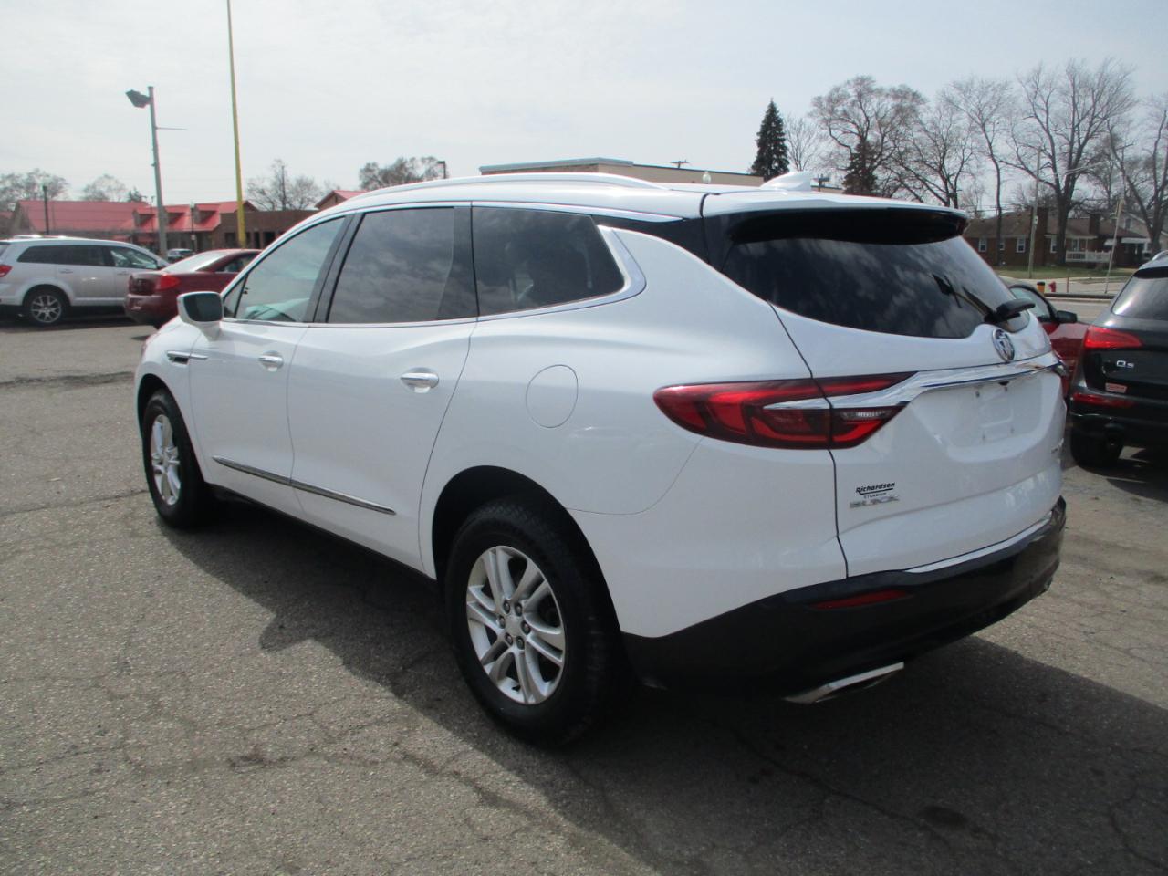 Buick Enclave Essence FWD 2018
