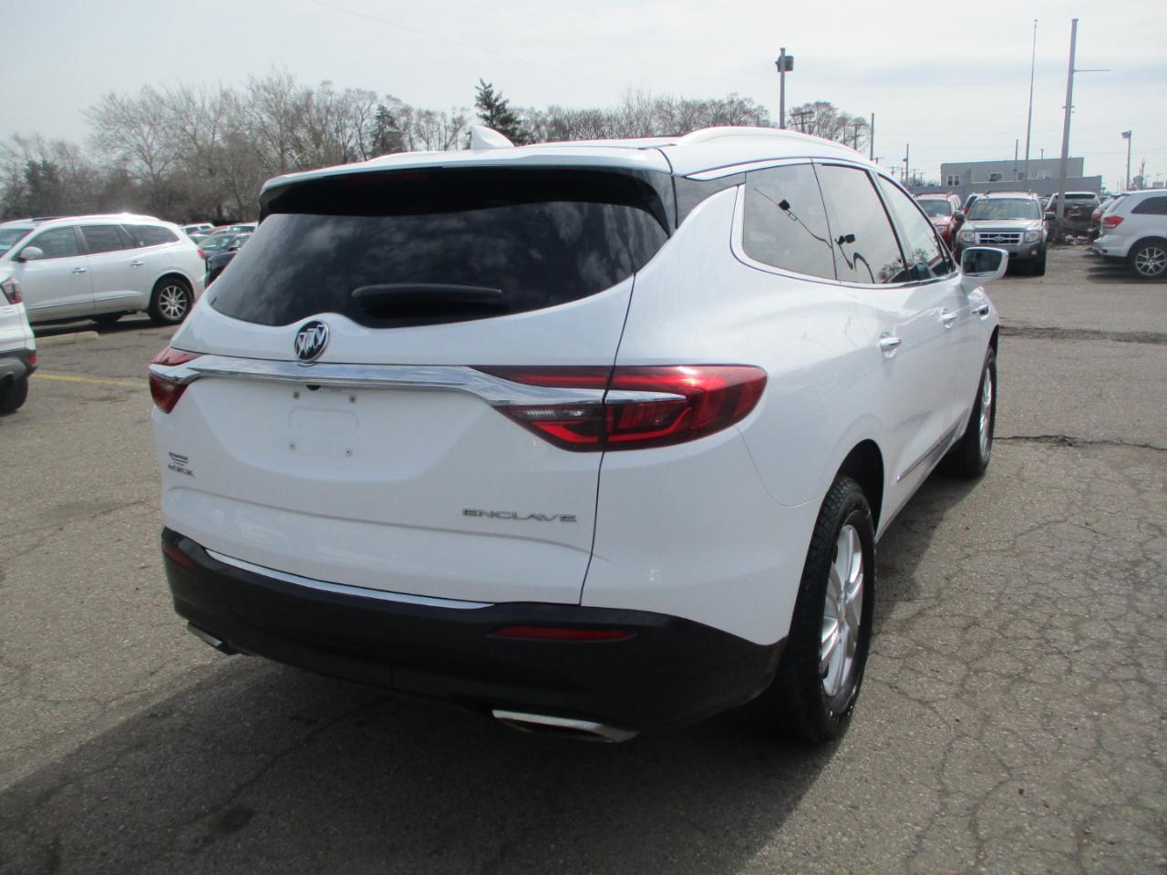 Buick Enclave Essence FWD 2018