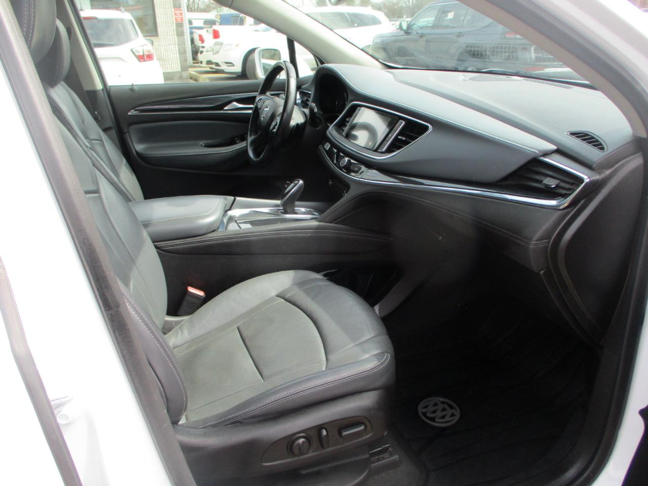 Buick Enclave Essence FWD 2018