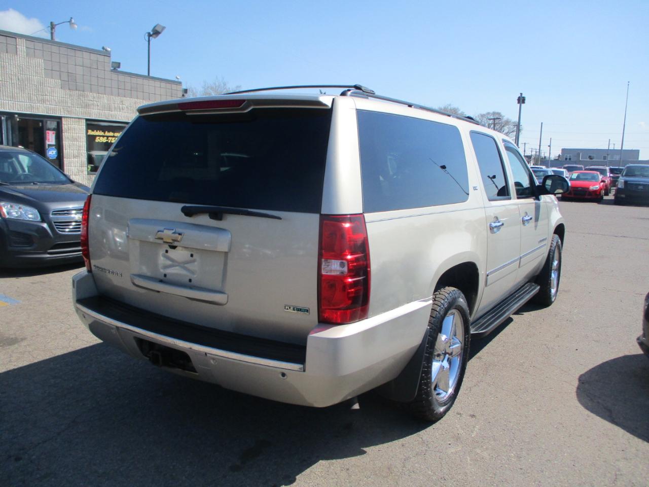 Chevrolet Suburban LTZ 1500 4WD 2011