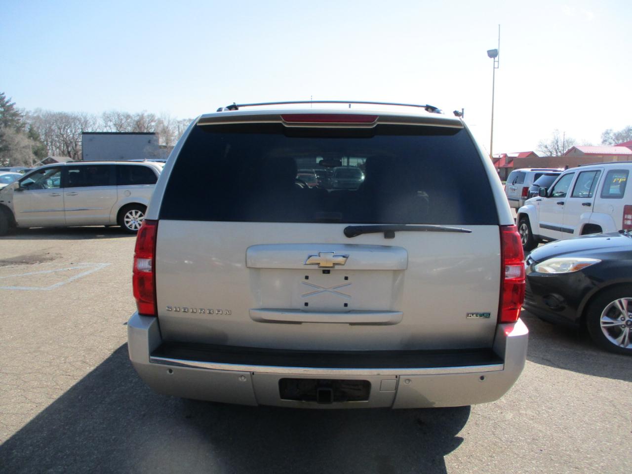 Chevrolet Suburban LTZ 1500 4WD 2011