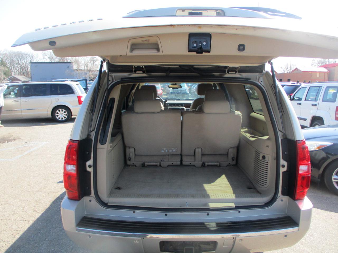 Chevrolet Suburban LTZ 1500 4WD 2011