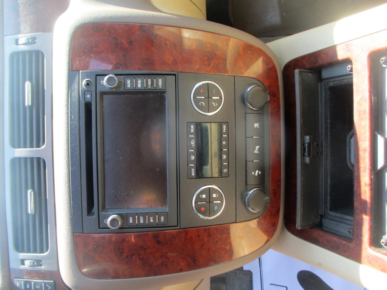 Chevrolet Suburban LTZ 1500 4WD 2011