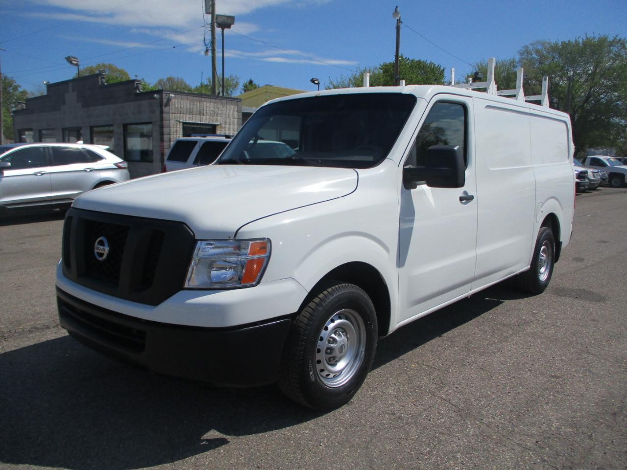 Nissan NV Cargo 2500 HD S V6 2015