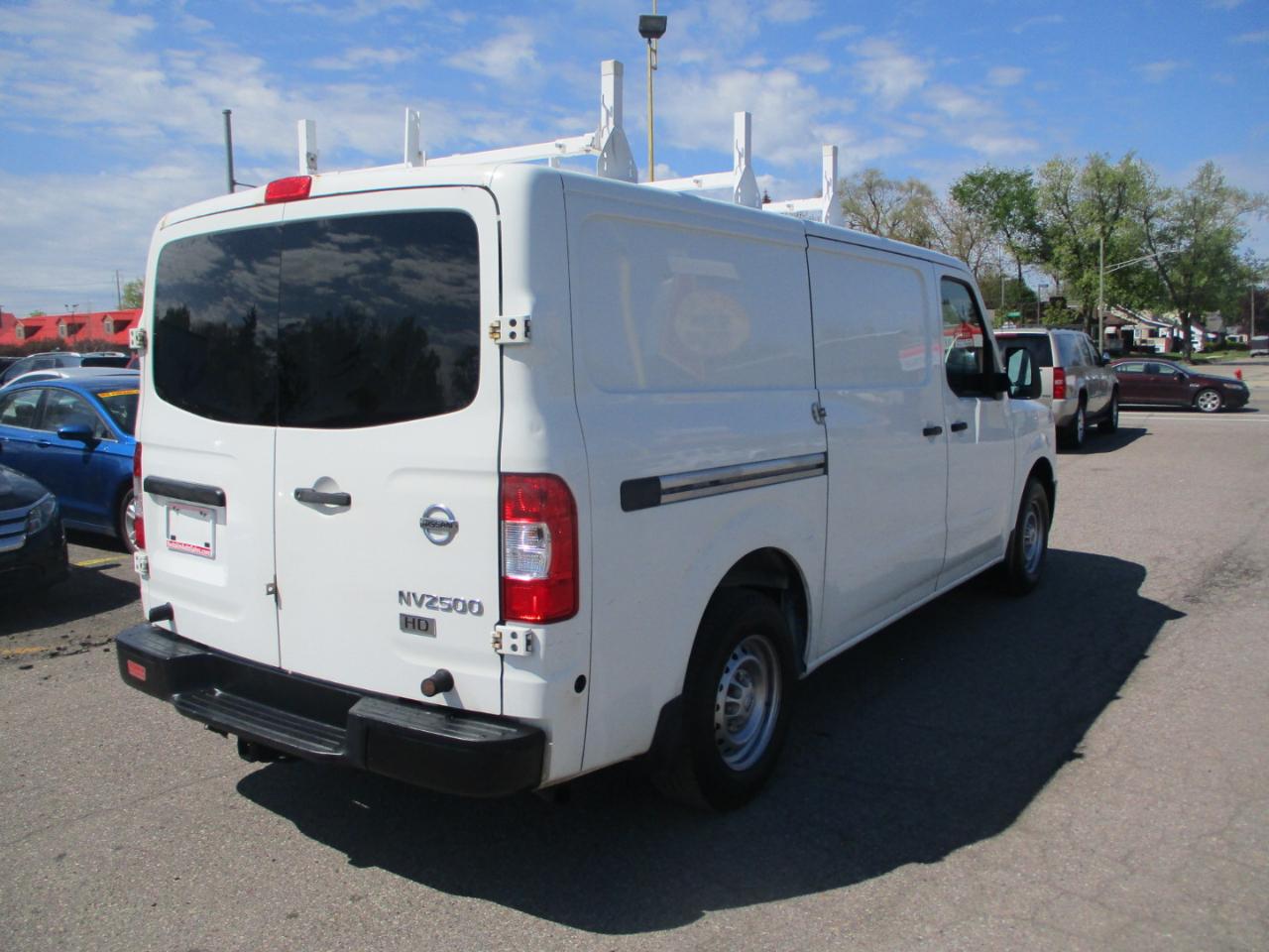 Nissan NV Cargo 2500 HD S V6 2015