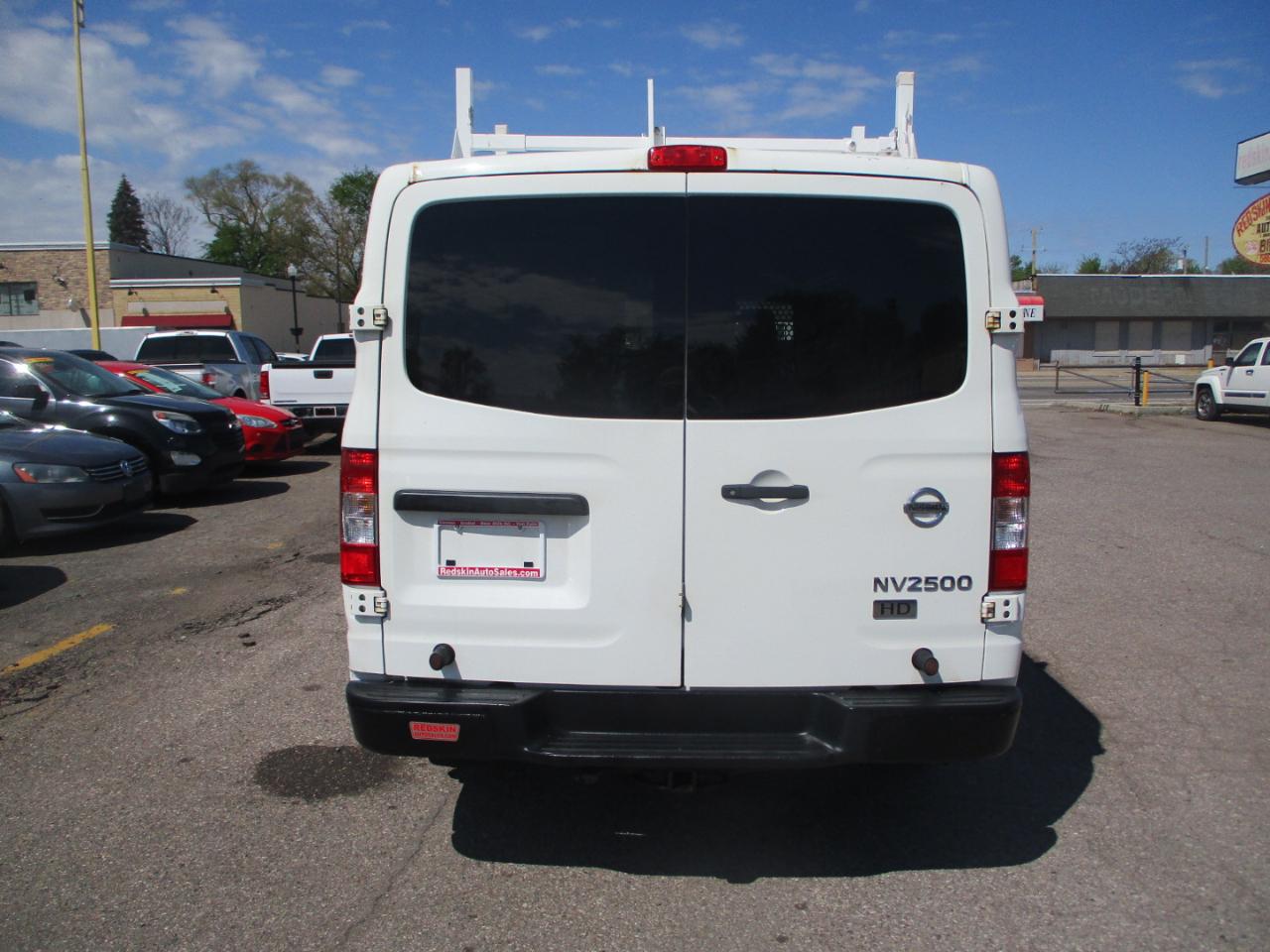 Nissan NV Cargo 2500 HD S V6 2015