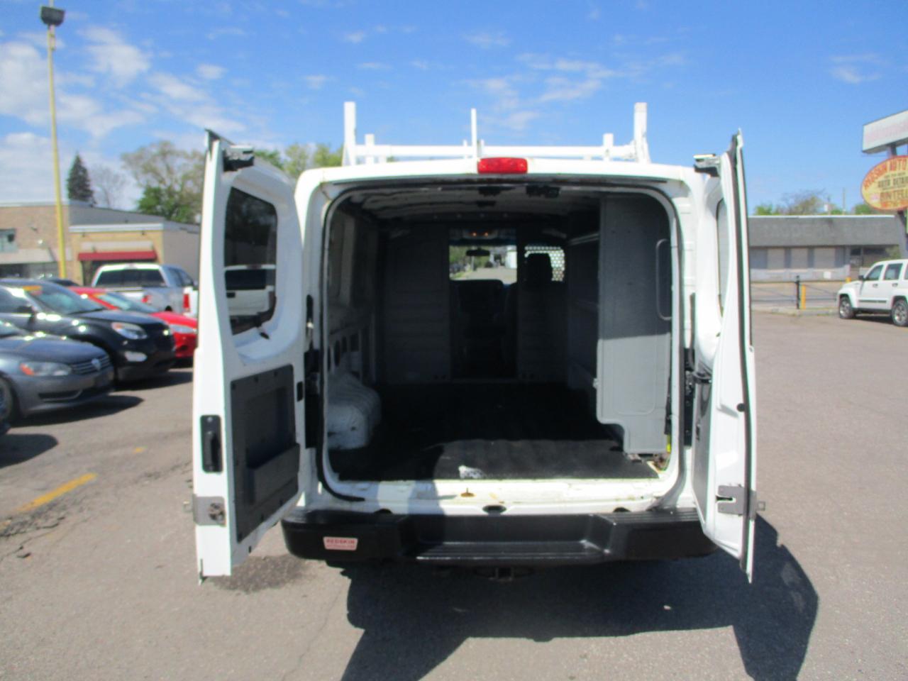 Nissan NV Cargo 2500 HD S V6 2015