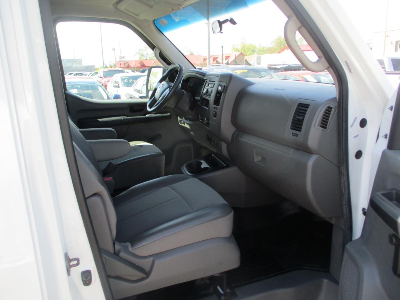 Nissan NV Cargo 2500 HD S V6 2015