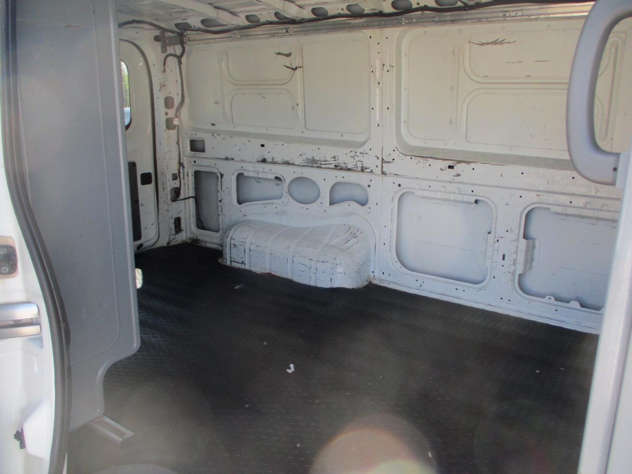 Nissan NV Cargo 2500 HD S V6 2015
