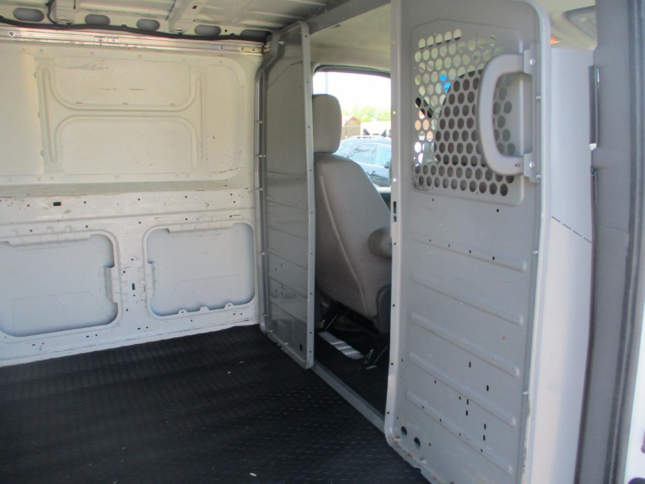 Nissan NV Cargo 2500 HD S V6 2015