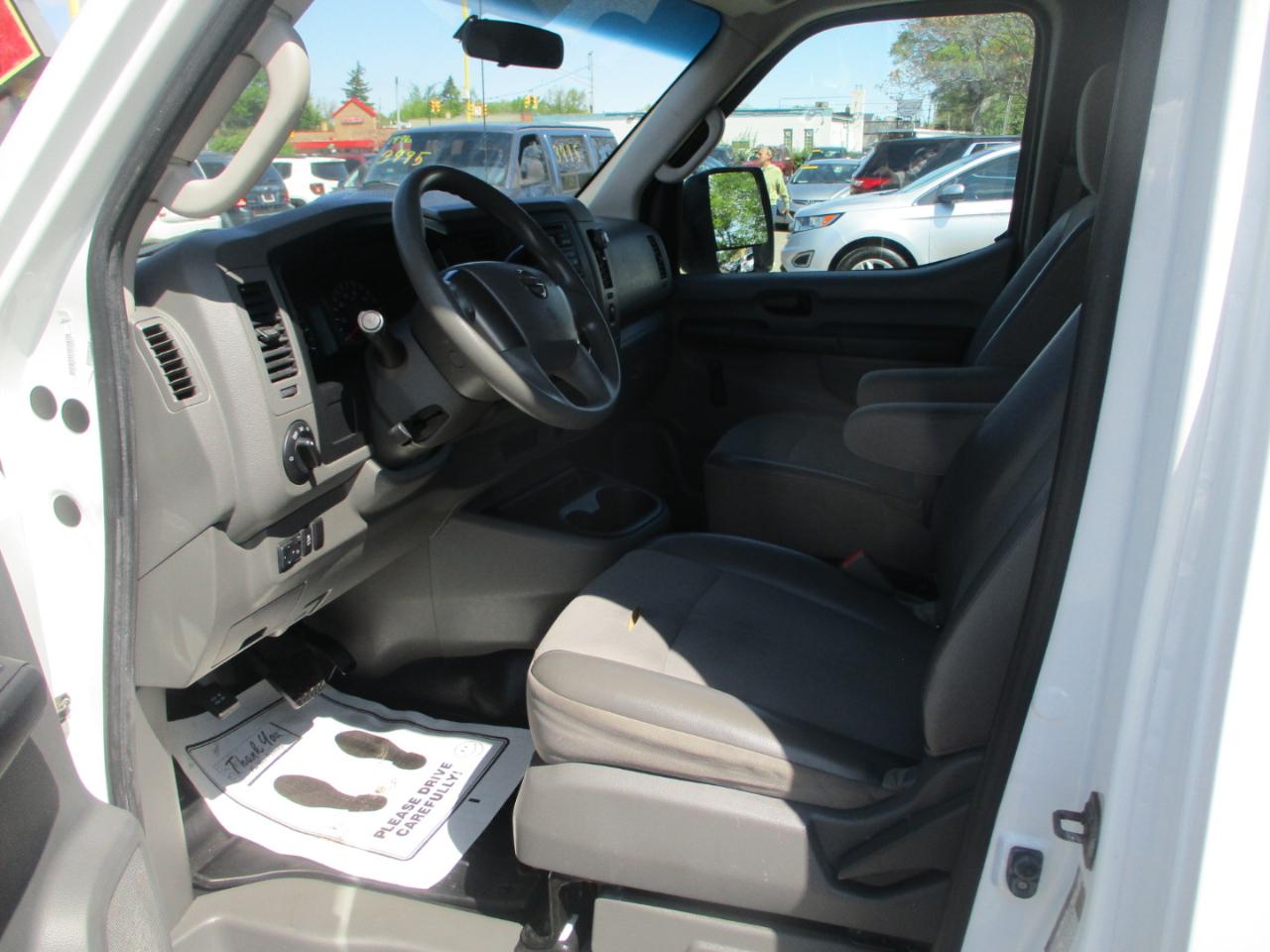 Nissan NV Cargo 2500 HD S V6 2015