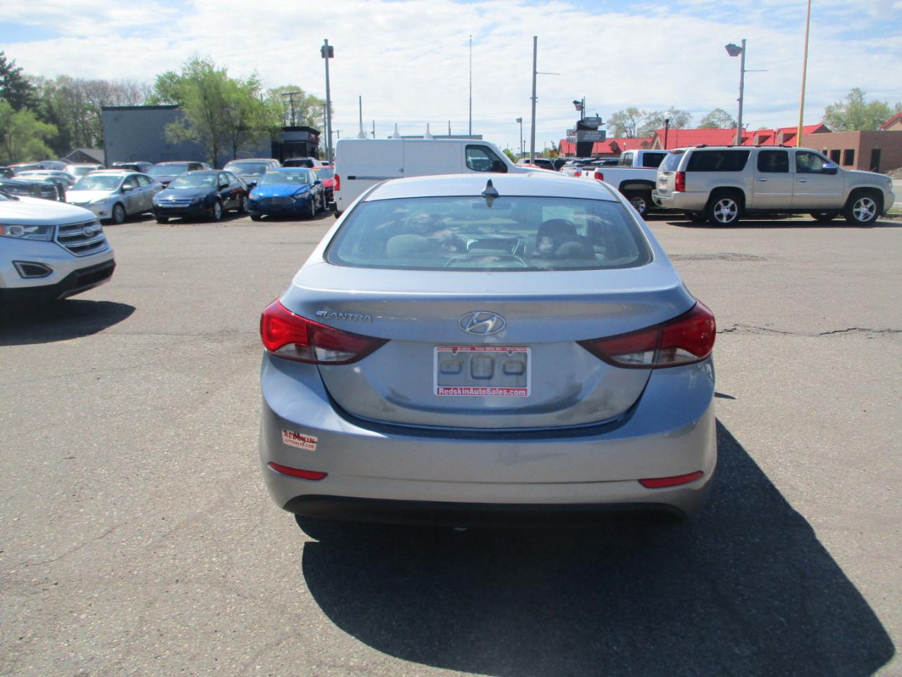 Hyundai Elantra SE 6AT 2015