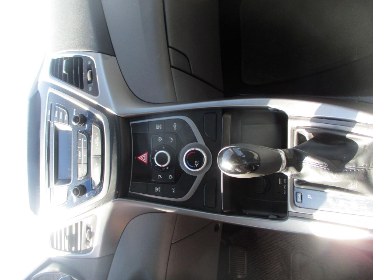 Hyundai Elantra SE 6AT 2015