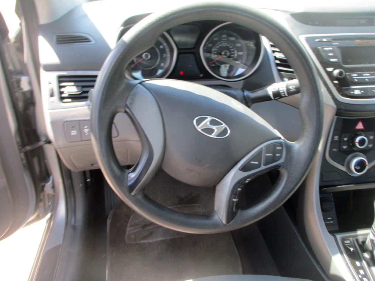 Hyundai Elantra SE 6AT 2015