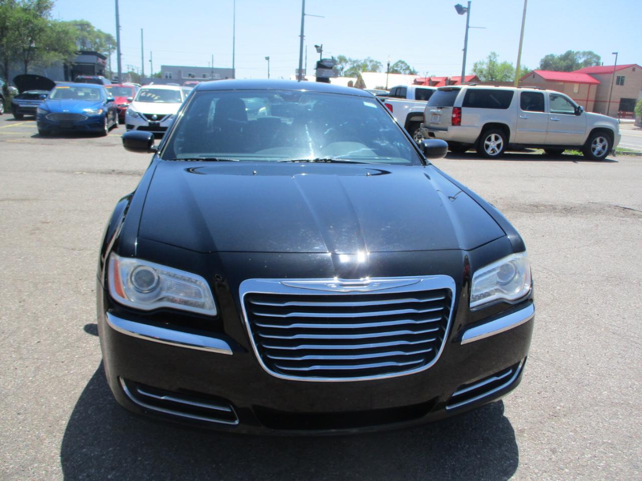 Chrysler 300 Base 2012