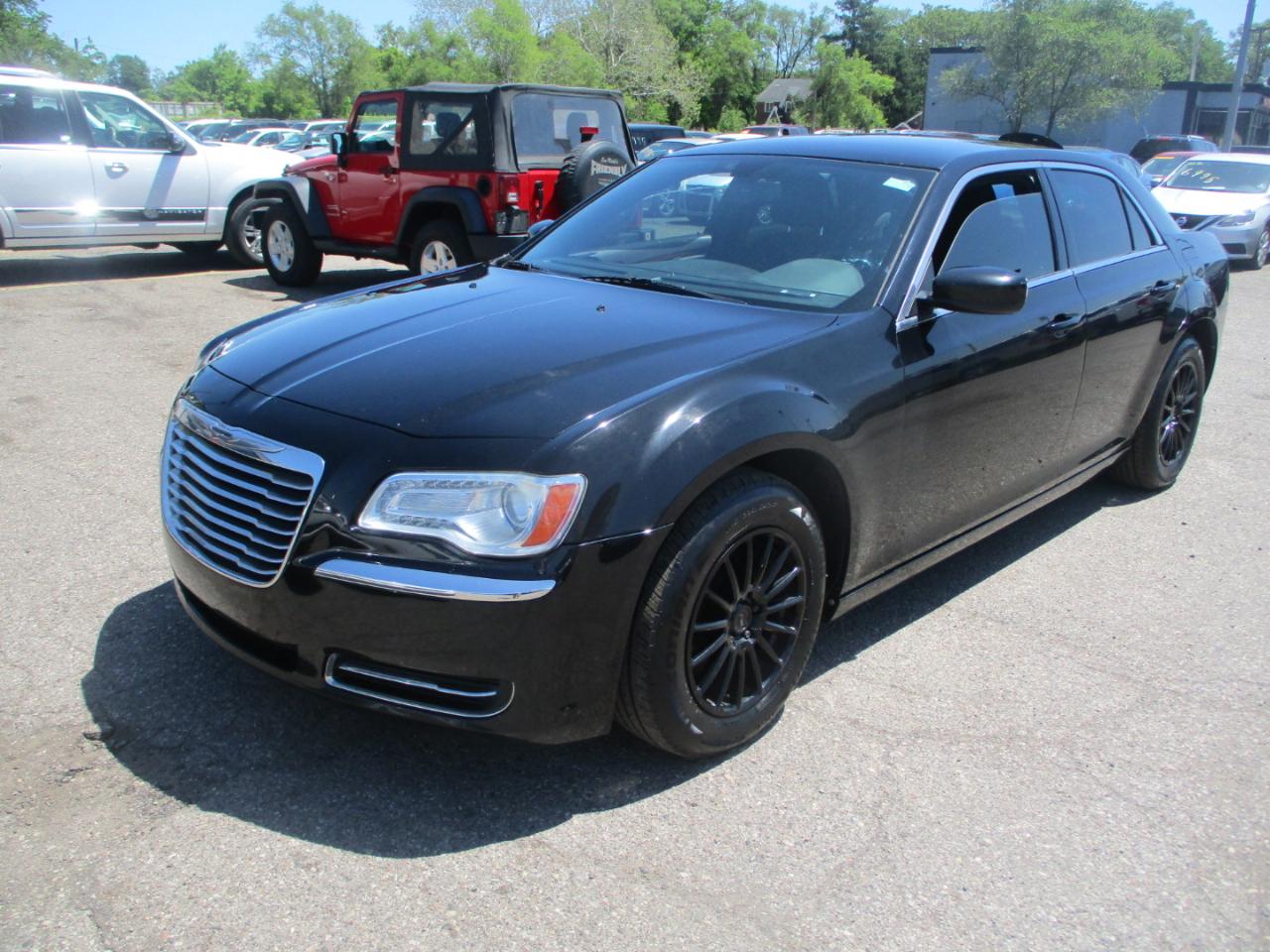 Chrysler 300 Base 2012