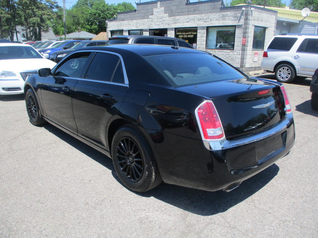 Chrysler 300 Base 2012