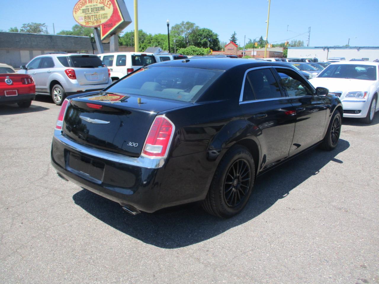 Chrysler 300 Base 2012
