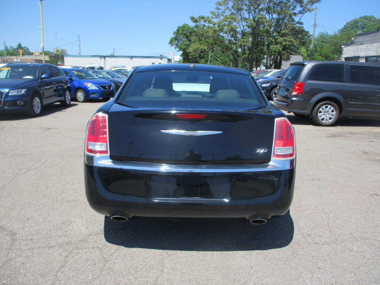 Chrysler 300 Base 2012